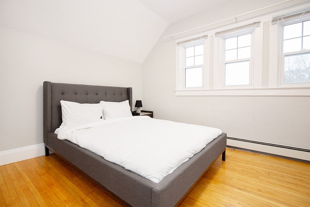 826 Wolseley House Rental Suites Apartments, 826 Wolseley Avenue